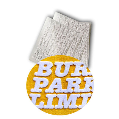 Etiqueta engomada de encargo de las letras de la etiqueta de la transferencia de calor del silicón 3d para el bolso de la ropa de la camiseta del arte de DIY