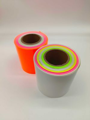 Resplandor adhesivo del vinilo de la película del PES fotoluminiscente de la cinta en las tiras adhesivas oscuras que graban G150